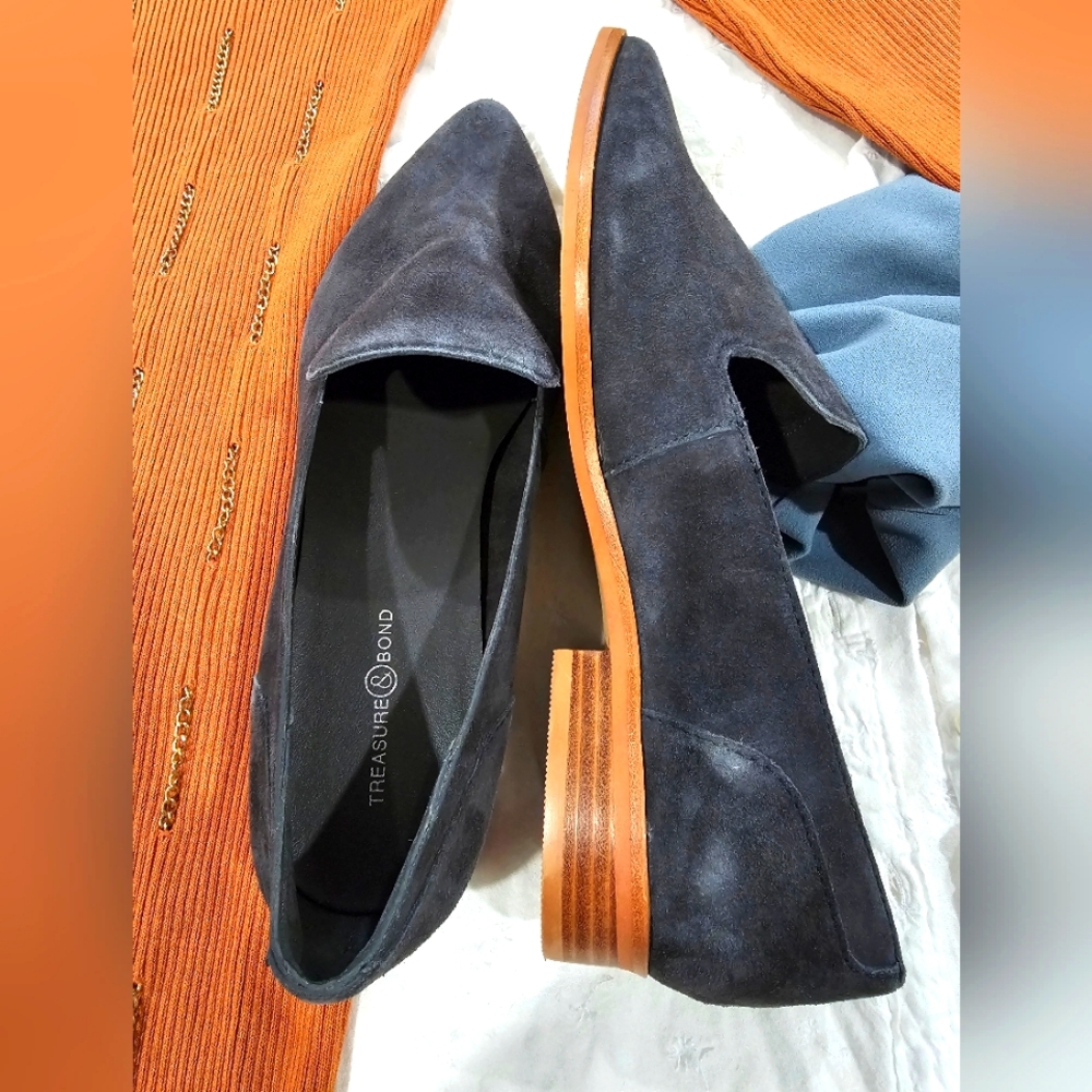 New in box Grey suede flats size 9